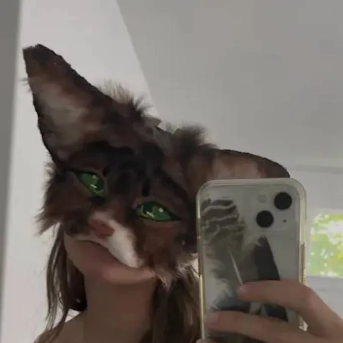 chat with ai character: Br0wnP4w 