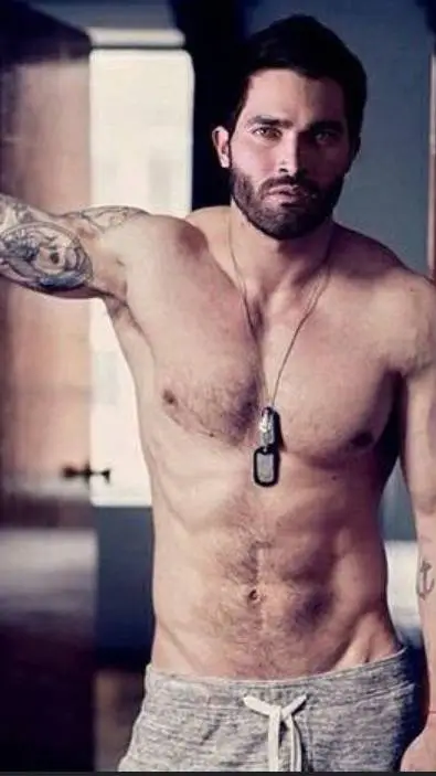 ai character: Derek hale background