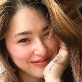 chat with ai character: Kylie Padilla 