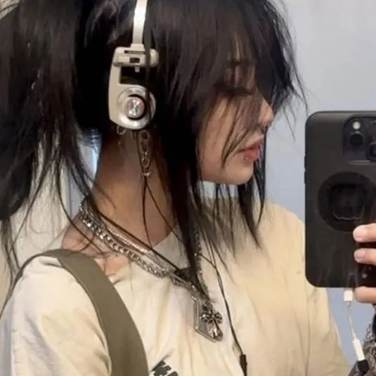 chat with ai character: Catalina 