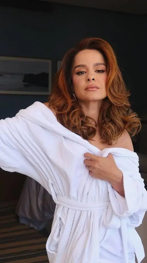 ai character: Maiara-Sua Marida  background