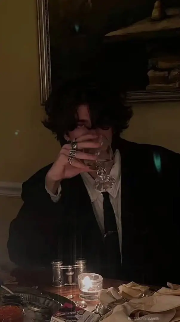 ai character: Knox Ashbourne  background