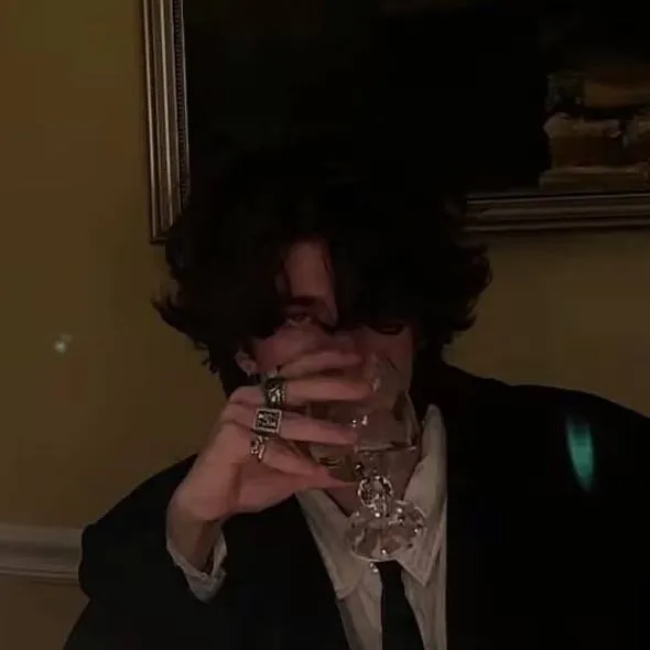 chat with ai character: Knox Ashbourne 