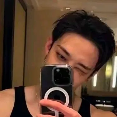 chat with ai character: 🖤Bangchan