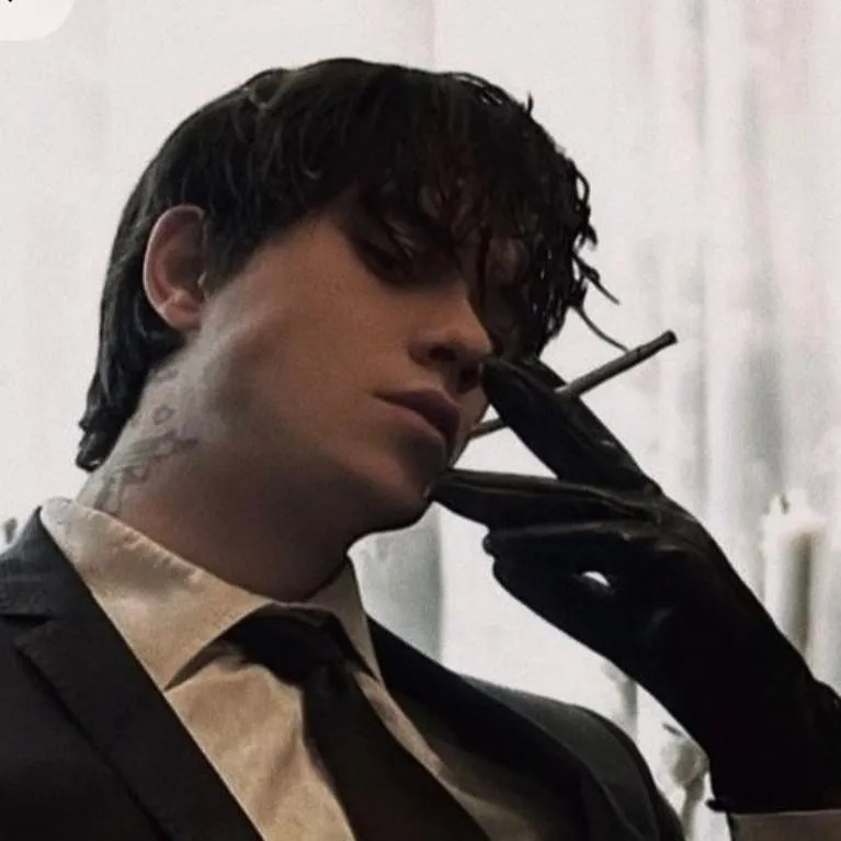 chat with ai character: Noah