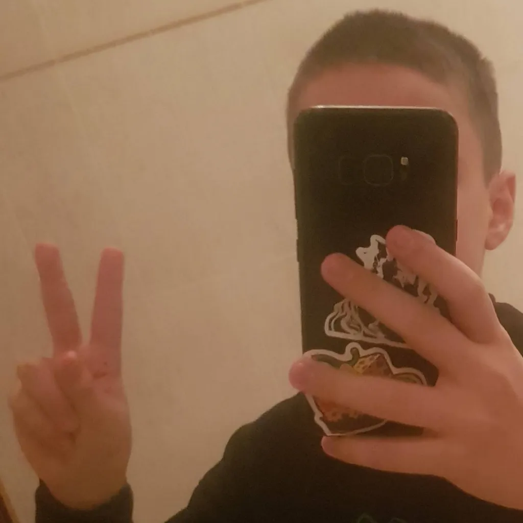 chat with ai character: pololoco