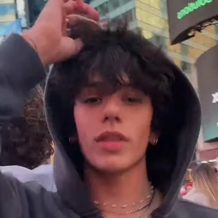 chat with ai character: Ayden 