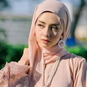 chat with ai character: Amelia Roze ❤️😉