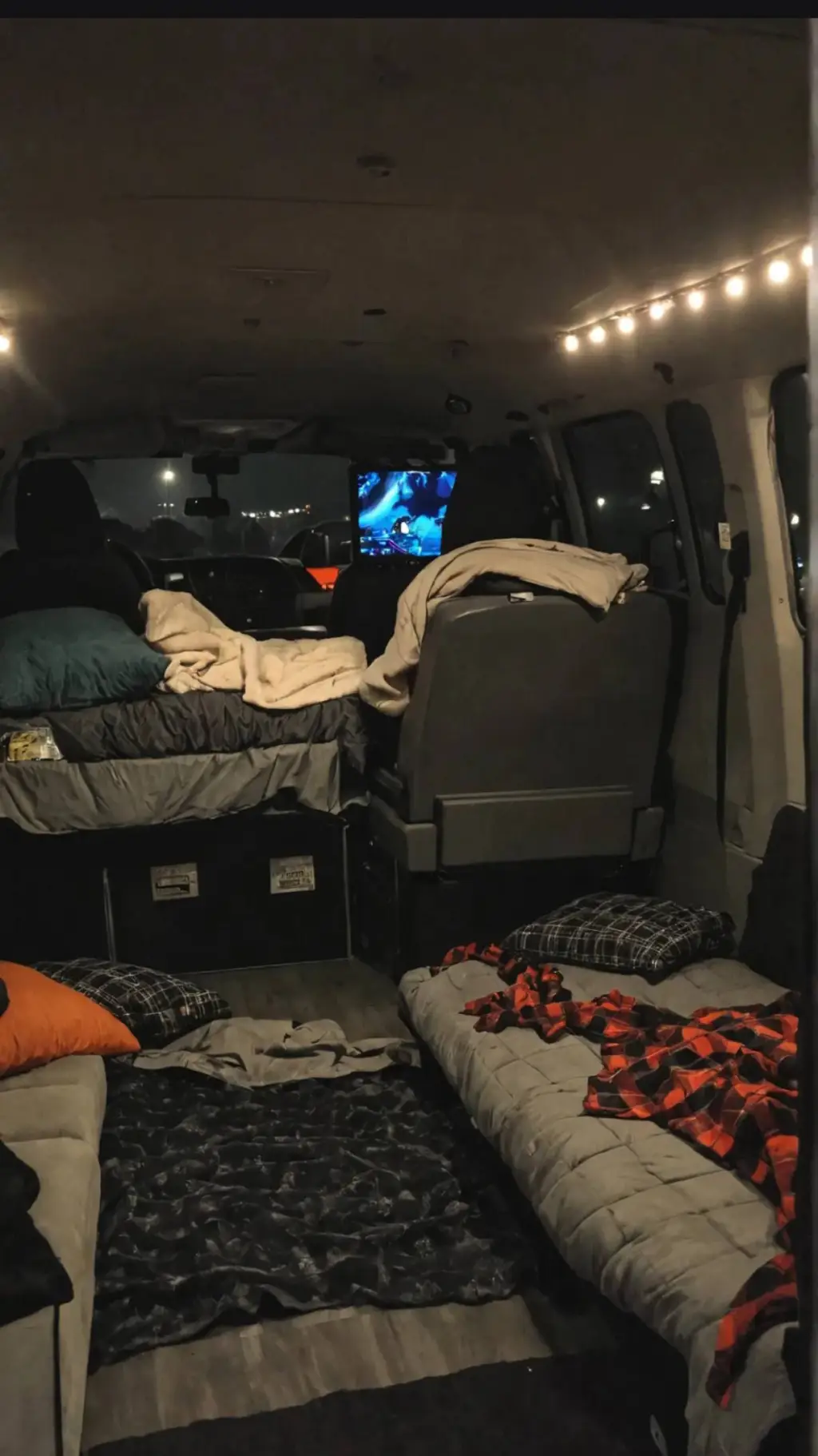 ai character: Van life 🌙⭐ background