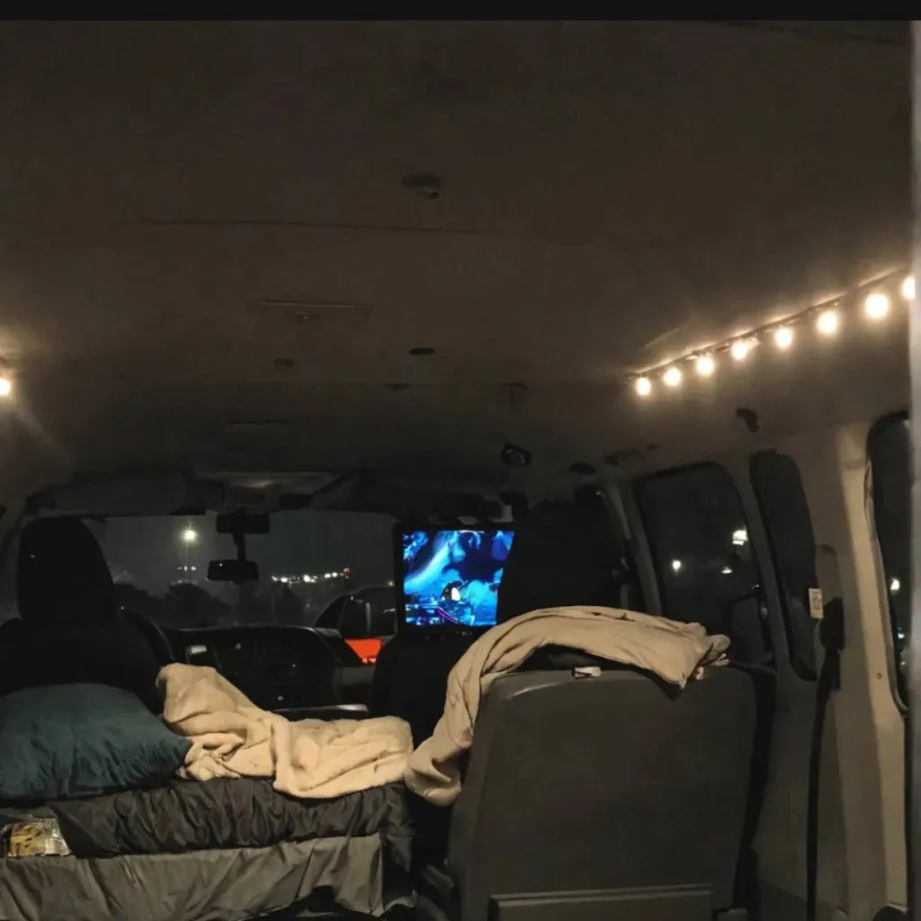 chat with ai character: Van life 🌙⭐