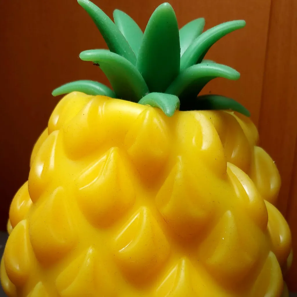 chat with ai character: Pineapple 