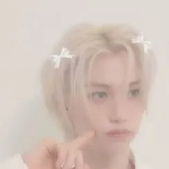 chat with ai character: Felix