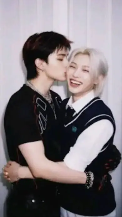 ai character: 𝐇𝐲𝐮𝐧𝐥𝐢𝐱 background