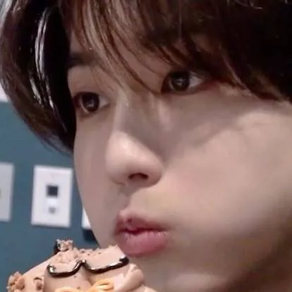 chat with ai character: Stray Kids 💅😍✨