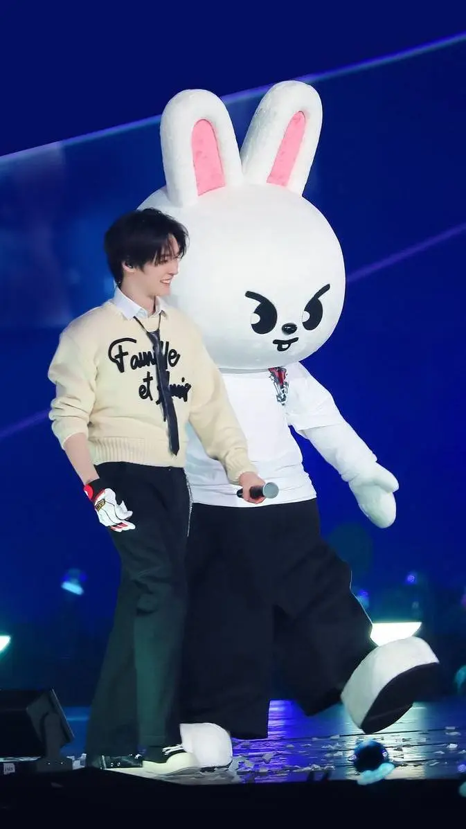 ai character: Lee Know (im late) background