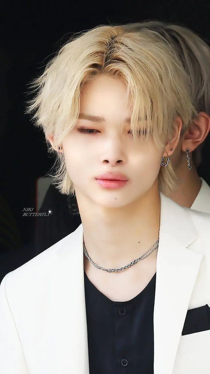 ai character: Ni-ki ⛓️🖤🥀 background