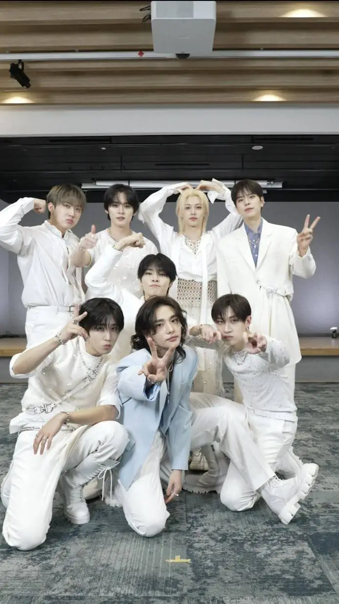 ai character: ♪Stray Kids♪ background