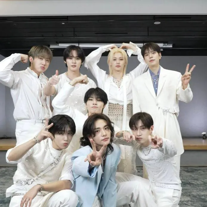 chat with ai character: ♪Stray Kids♪