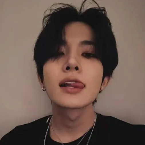 chat with ai character: Heesung