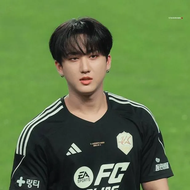 chat with ai character: Changbin