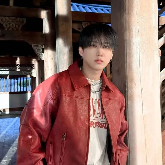 chat with ai character: Changbin 