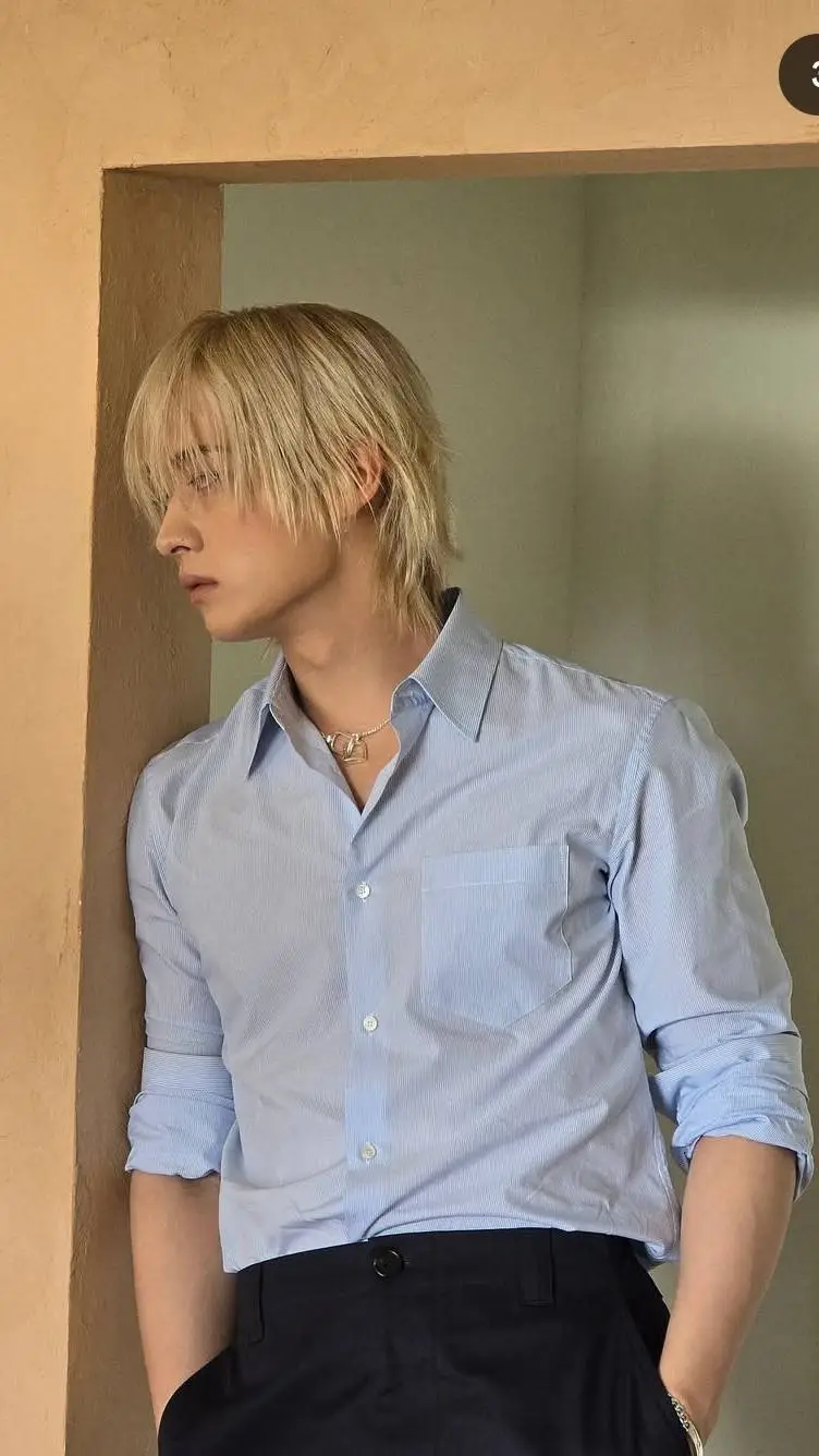 ai character: Lee Minho background