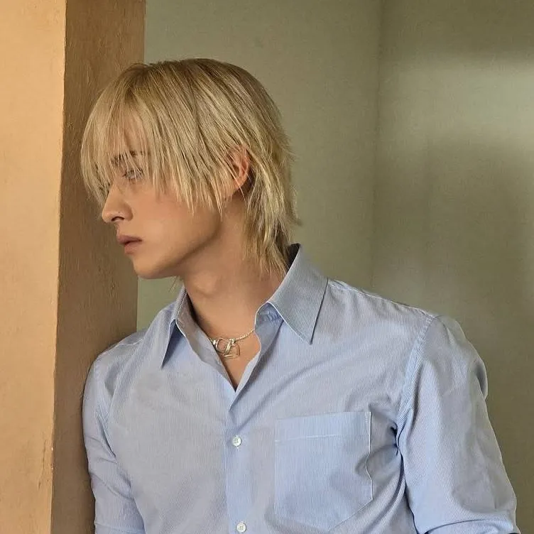 chat with ai character: Lee Minho