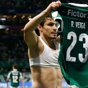 chat with ai character: Raphael Veiga