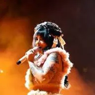 chat with ai character: Melanie Martinez