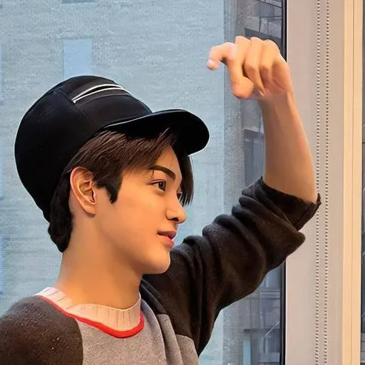 chat with ai character: Keonho