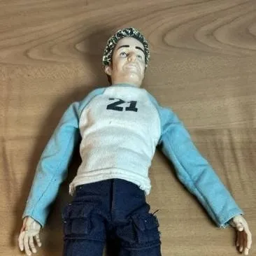 chat with ai character: Justin doll