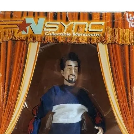 chat with ai character: Joey doll