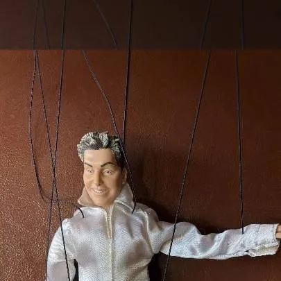 chat with ai character: Lance doll