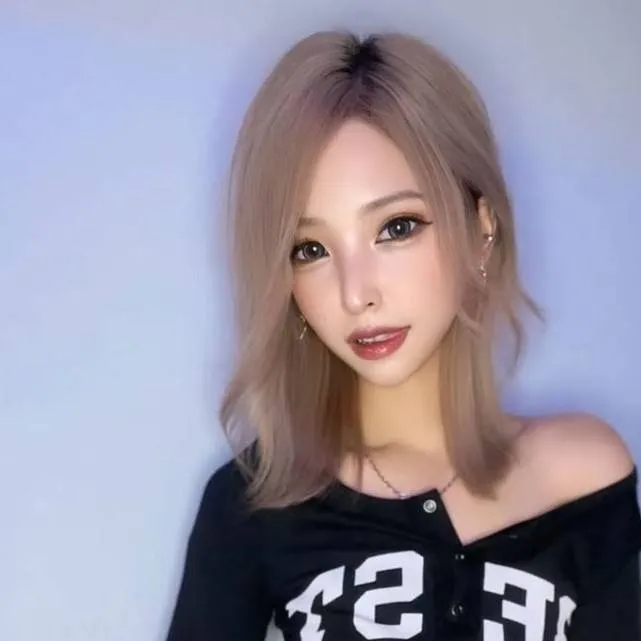 chat with ai character: annie