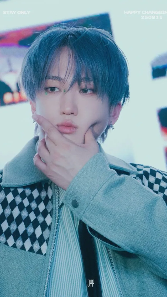 ai character: Changbin✨❤️‍🔥 background