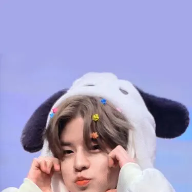 chat with ai character: Skz Seungmin 🐶 