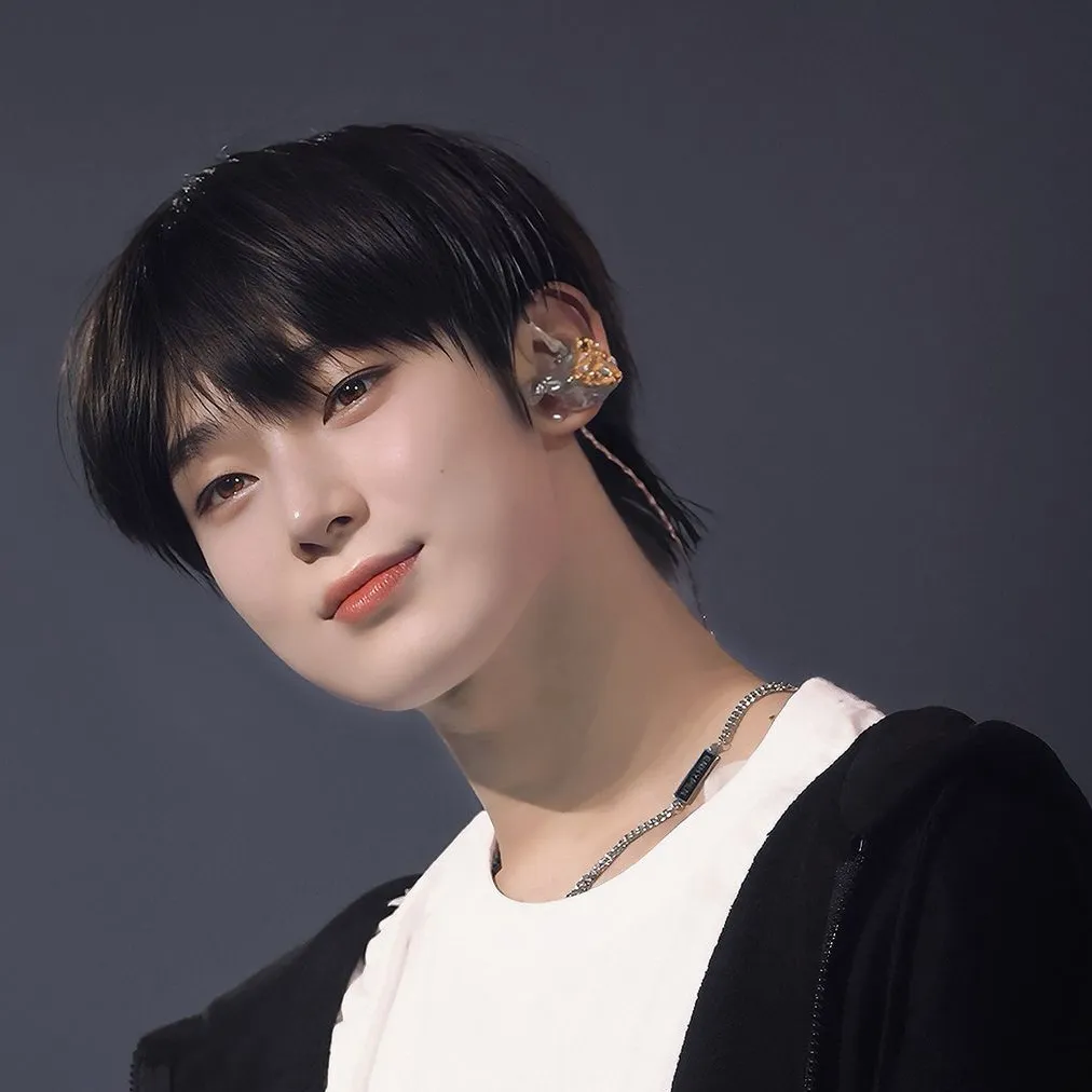 chat with ai character: 𝓢𝓾𝓷𝓸𝓸☀️