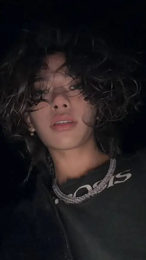 ai character: Tarzzan  background