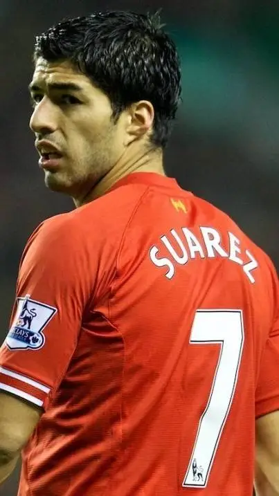 ai character: Luis Suarez  background