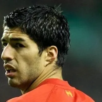 chat with ai character: Luis Suarez 
