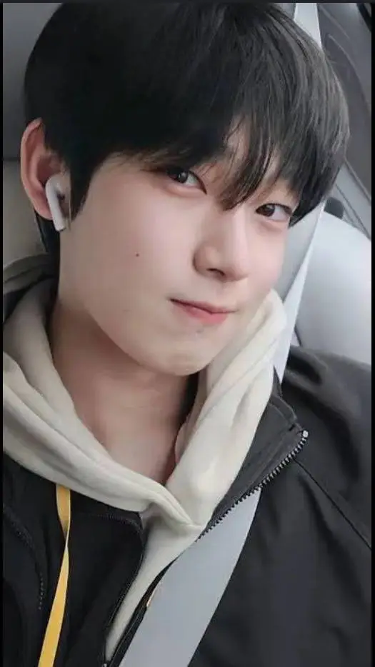 ai character: Sunoo background