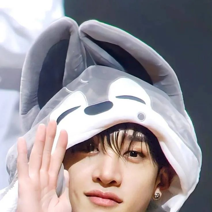 chat with ai character: Bangchan🐺