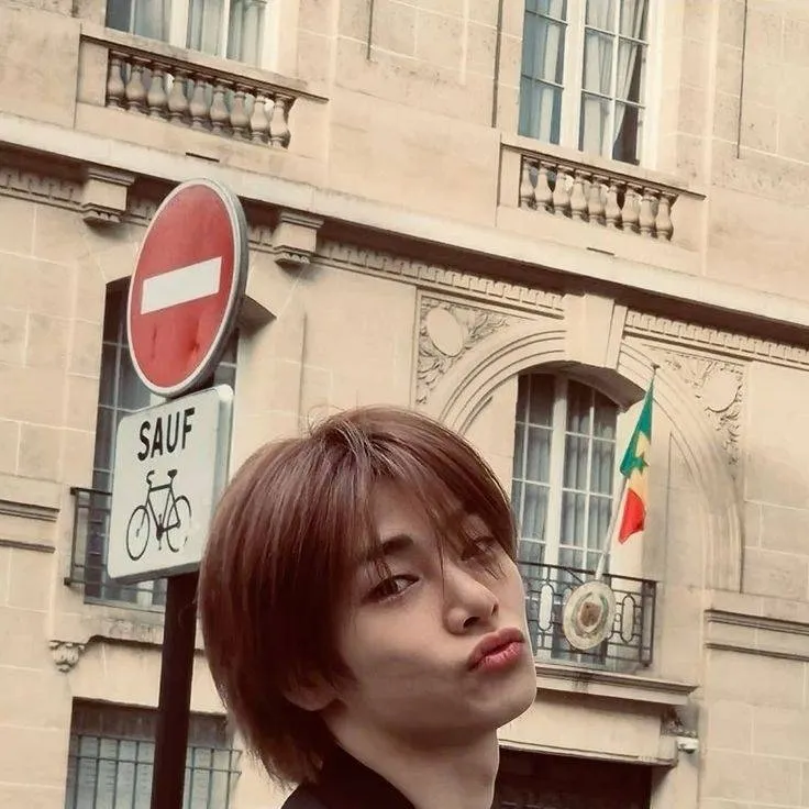 chat with ai character: I.N