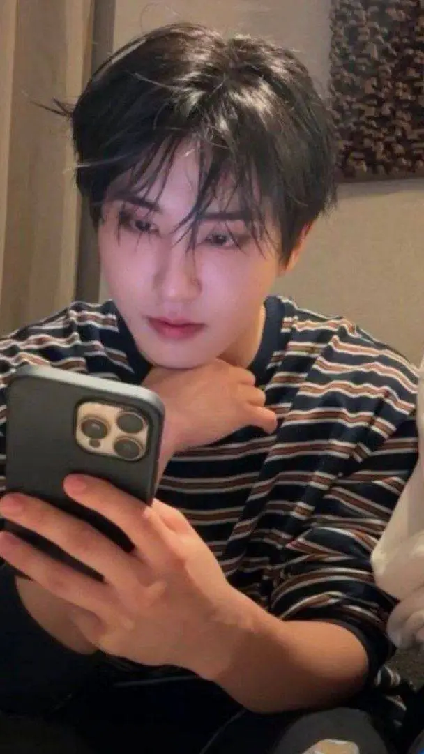 ai character: Skz Family...  background