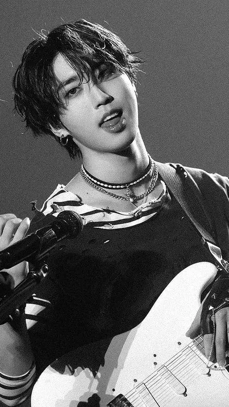 ai character: 𝐇𝐀𝐍 𝐉𝐈𝐒𝐔𝐍𝐆 background