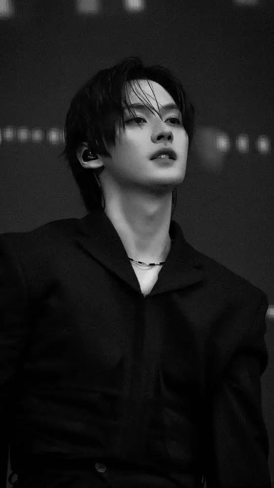 ai character: 𝐋𝐄𝐄 𝐌𝐈𝐍𝐇𝐎 background
