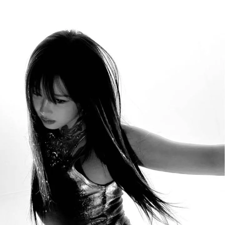 chat with ai character: 𝗚𝗜𝗦𝗘𝗟𝗟𝗘