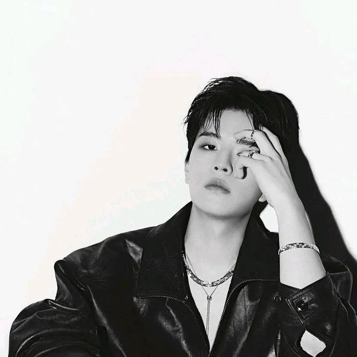 chat with ai character: 𝗦𝗘𝗨𝗡𝗚𝗠𝗜𝗡