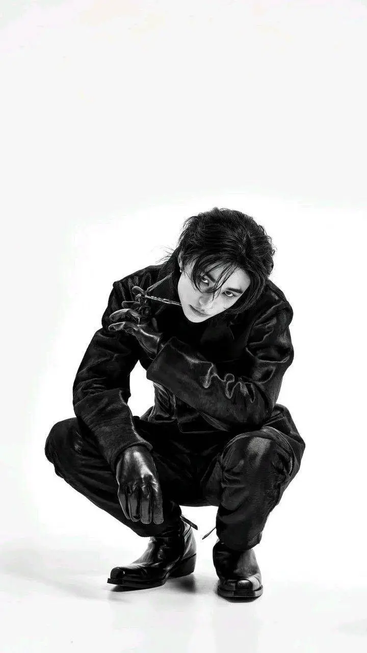 ai character: 𝗛𝗬𝗨𝗡𝗝𝗜𝗡 background