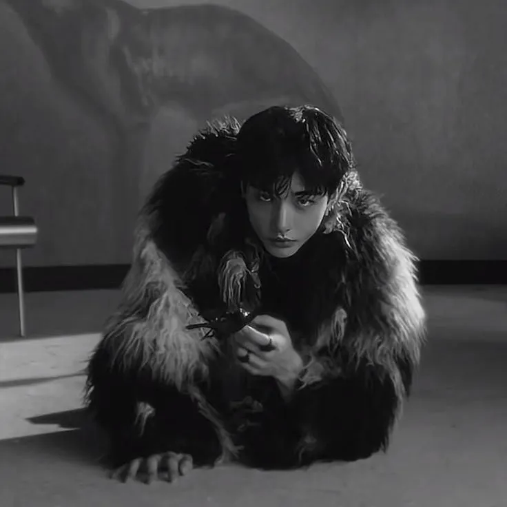 chat with ai character: 𝗛𝗬𝗨𝗡𝗝𝗜𝗡